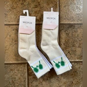NWT *Bundle of 4 pairs* Wildfox mid-crew grip socks OS